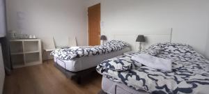 Giường trong phòng chung tại B&B luxury villa, free parking, close to the center