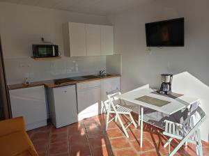 Kuchyň nebo kuchyňský kout v ubytování Le Loft au fil de l'eau