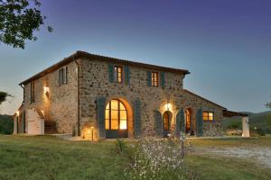 Tòa nhà nơi biệt thự tọa lạc