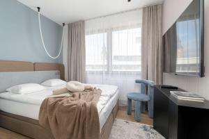 Posteľ alebo postele v izbe v ubytovaní Klimatyzowany Apartament Blisko Parku w Krakowie z 3 Sypialniami, Wanną i Parkingiem by Renters Prestige