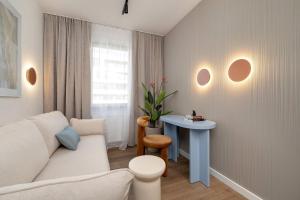 Posedenie v ubytovaní Klimatyzowany Apartament Blisko Parku w Krakowie z 3 Sypialniami, Wanną i Parkingiem by Renters Prestige