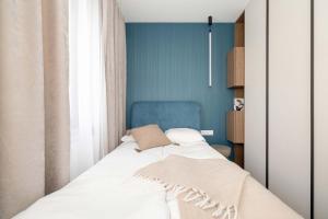 Posteľ alebo postele v izbe v ubytovaní Klimatyzowany Apartament Blisko Parku w Krakowie z 3 Sypialniami, Wanną i Parkingiem by Renters Prestige