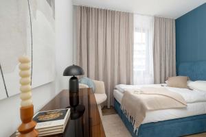 Posteľ alebo postele v izbe v ubytovaní Klimatyzowany Apartament Blisko Parku w Krakowie z 3 Sypialniami, Wanną i Parkingiem by Renters Prestige