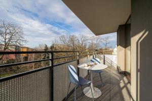 Balkón alebo terasa v ubytovaní Klimatyzowany Apartament Blisko Parku w Krakowie z 3 Sypialniami, Wanną i Parkingiem by Renters Prestige