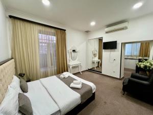 Postel nebo postele na pokoji v ubytování YVN Tumanyan Hotel + 37 fotografií