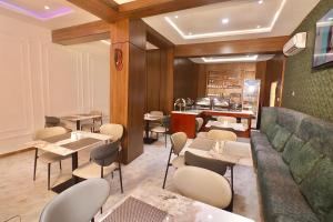 Χώρος καθιστικού στο Jukky Hotel Abuja