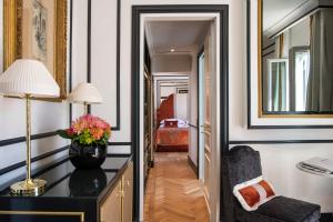 Khu vực ghế ngồi tại Hotel d’Inghilterra Roma – Starhotels Collezione