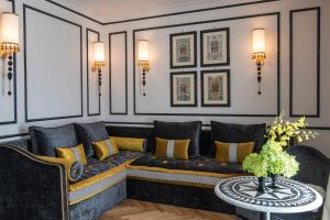 Khu vực ghế ngồi tại Hotel d’Inghilterra Roma – Starhotels Collezione