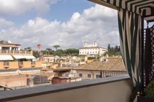 Cảnh Roma hoặc tầm nhìn thành phố từ khách sạn