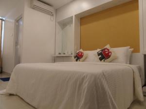 Ein Bett oder Betten in einem Zimmer der Unterkunft Bright Bravo Hotel