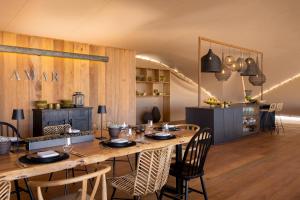 Posezení v ubytování Amar Luxury Desert Ecolodge + 22 fotografií