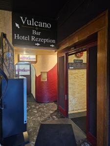 Televiisor ja/või meelelahutuskeskus majutusasutuses Hotel Surselva