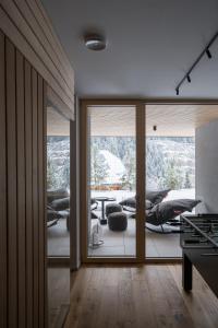 Posezení v ubytování Chalet Waldzauber Your Alpine Escape in Bad Kleinkirchheim Near the Ski Lift