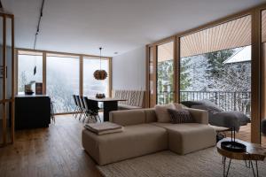 Posezení v ubytování Chalet Waldzauber Your Alpine Escape in Bad Kleinkirchheim Near the Ski Lift