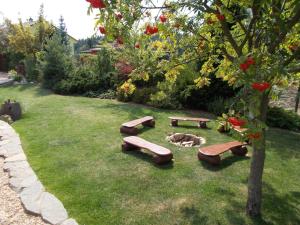 Taman di luar Sruby Suchý - velký srub pro 9 osob