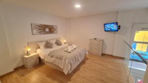 Posteľ alebo postele v izbe v ubytovaní Duplex Huelin I & Beach