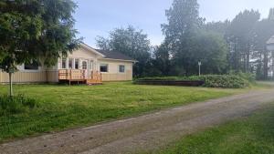 una casa con portico e cortile di Farmarintupa a Portimo