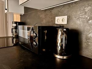 a microwave sitting on a counter in a kitchen at SUNN Aparthotel Szklarska Poręba in Szklarska Poręba