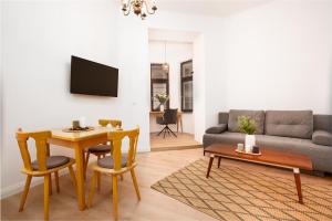 TV a/nebo společenská místnost v ubytování Hirschenhof Apartments