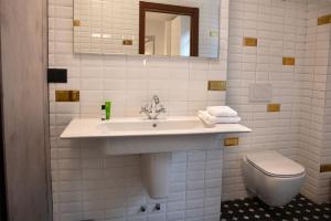 Koupelna v ubytování Hotel Suisse