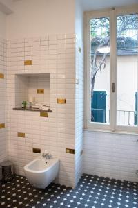 Koupelna v ubytování Hotel Suisse + 31 fotografií