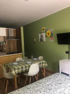 TV a/nebo společenská místnost v ubytování Il Sole di Ester