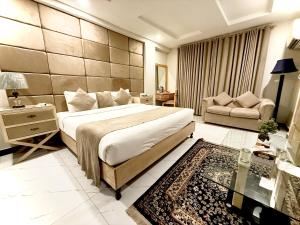 Postel nebo postele na pokoji v ubytování Atlas Hotel Islamabad + 16 fotografií