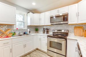 Φωτογραφία από το άλμπουμ του 3 Mi to Dtwn Home with Yard in Newark σε Νιούαρκ +18 φωτογραφίες