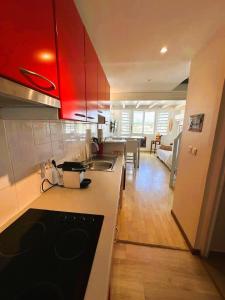 Kuchyň nebo kuchyňský kout v ubytování Hibiscus Duplex Port Marina