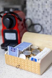 a box of coins next to a pair of scissors at Secret Diamond Trikala in Tríkala