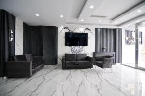 TV a/nebo společenská místnost v ubytování Hill Life Hotel
