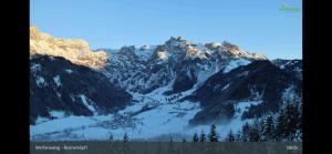 een foto van een berg met sneeuw erop bij Familie Meilinger - Werfenweng Ferienappartements in Werfenweng