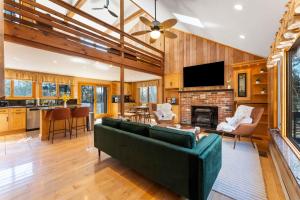 a living room with a couch and a fireplace at 4 Br Mtn Cabin Sauna Hot Tub Fire Pit Putt Putt in Albrightsville
