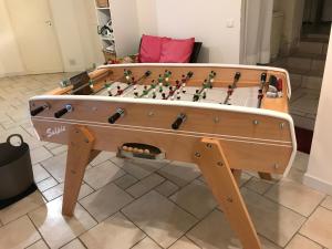 a foosball table in a living room at LA GRANGE DE BELLEFONTAINE et sa piscine privée in Bellefond