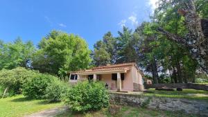 Κήπος έξω από το Chalet Serrano Molinari Cosquín