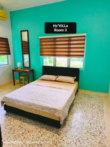 Postel nebo postele na pokoji v ubytování PRIVATE VILLA 6room near beach,wifi,netflix,fullchannel astro,privatepool,karaoke,cuckoo walking to beach
