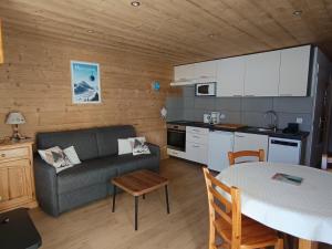 Kuchyň nebo kuchyňský kout v ubytování Studio rénové 4 pers - Sud - Balcon - Parking inclus - FR-1-445-213 + 10 fotografií