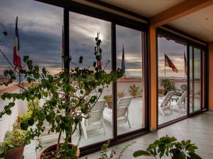 A balcony or terrace at Hotel Sileoni Dépendance Villa Antonio