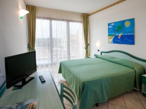 A bed or beds in a room at Hotel Sileoni Dépendance Villa Antonio
