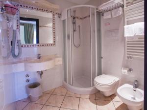 A bathroom at Hotel Sileoni Dépendance Villa Antonio