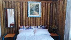 a bedroom with a bed with a mirror and a bed sidx sidx sidx at Chalés do Caminho - Aconchego in Santa Rita do Rio Abaixo