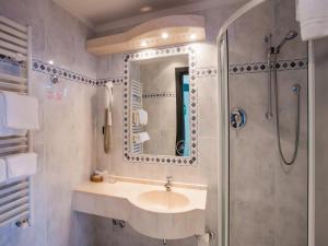 A bathroom at Hotel Sileoni Dépendance Villa Antonio