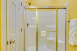 Ένα μπάνιο στο Scenic Studio with Dock Access in Fayetteville! +16 φωτογραφίες