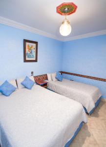 Rúm í herbergi á Hotel Tarek