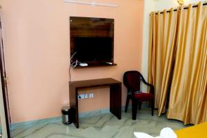 TV a/nebo společenská místnost v ubytování Sunflower Inn