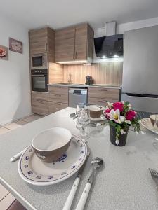 a kitchen with a counter with a bowl and a plate at Grande terrasse privée à 5min de la Plage à pied in Villers-sur-Mer +14 photos