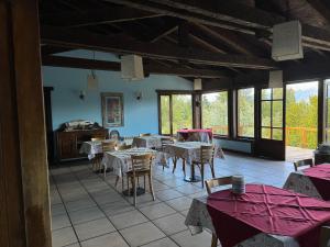 Restaurace v ubytování Hosteria Naranjo en Flor
