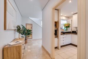 Kuchyňa alebo kuchynka v ubytovaní VACATION MARBELLA I La Alzambra Peaceful Hideaway with Sea views