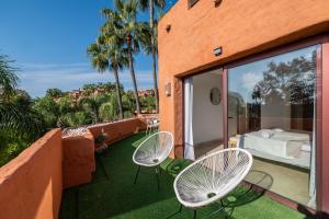 Bazén v ubytovaní VACATION MARBELLA I La Alzambra Peaceful Hideaway with Sea views alebo v jeho blízkosti