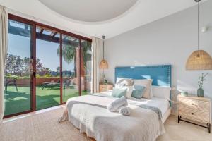 Posteľ alebo postele v izbe v ubytovaní VACATION MARBELLA I La Alzambra Peaceful Hideaway with Sea views